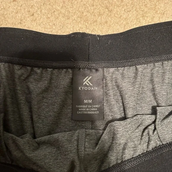 men’s active shorts - Picture 2 of 2